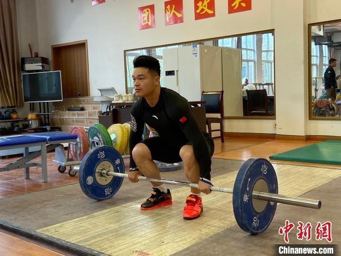 石智勇訓(xùn)練場(chǎng)景?！×植?攝