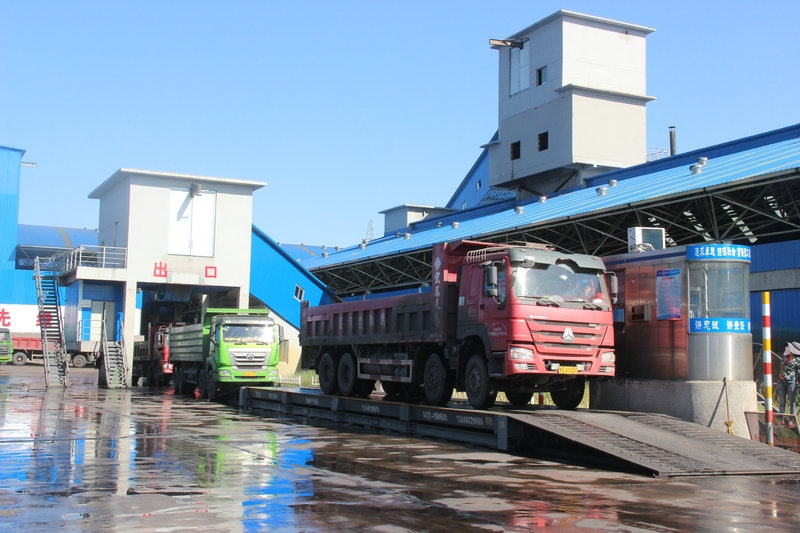 1635134602117580.jpg 石圪臺煤礦有序發(fā)運(yùn)煤炭.jpg