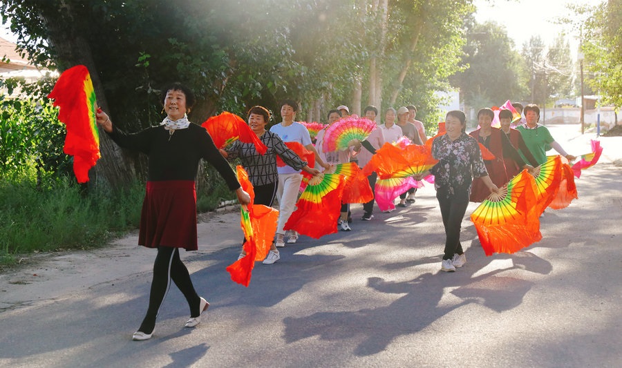 1720424770878752.jpg 文化大院扭秧歌表演.jpg