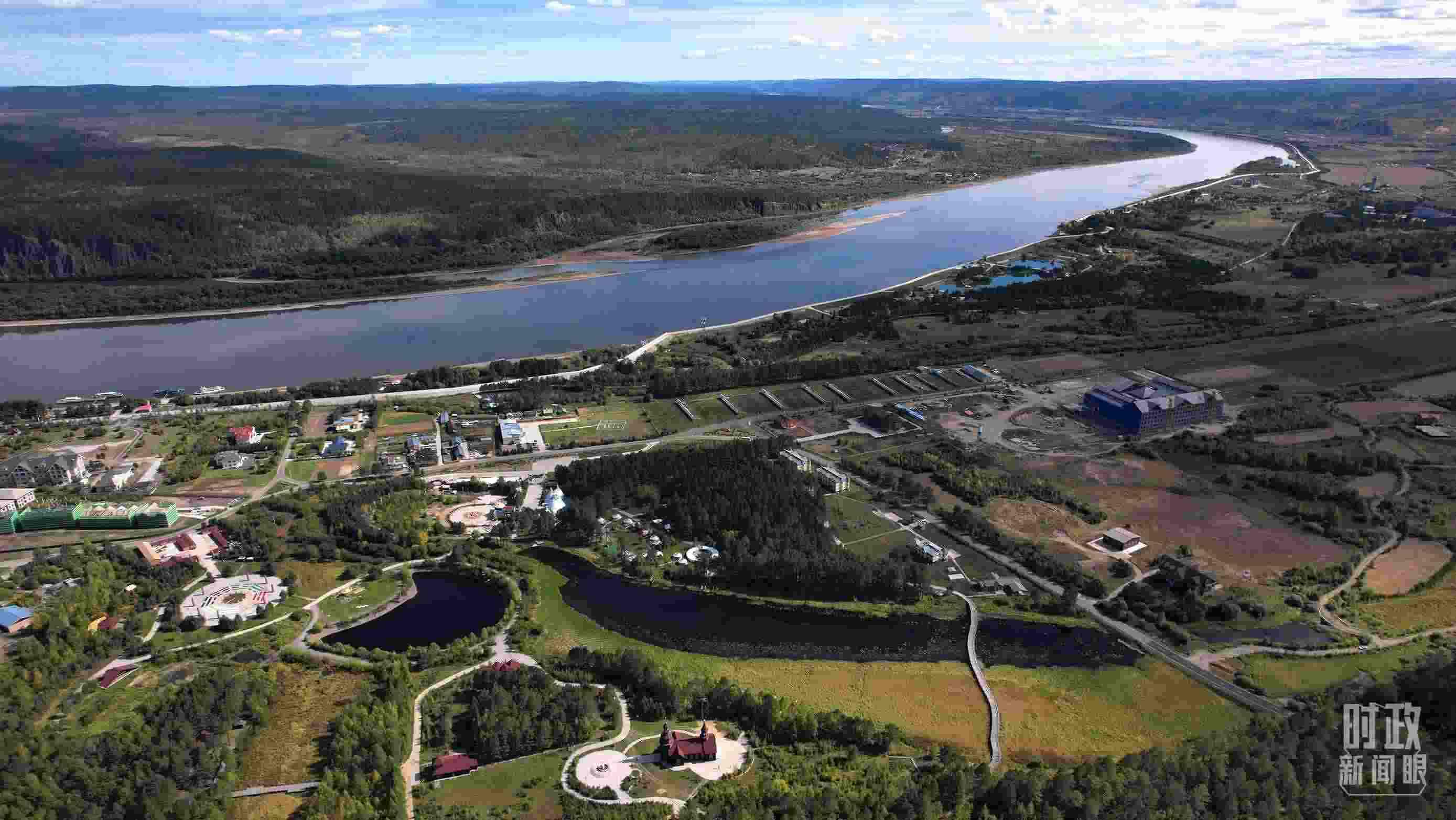 △北極村北邊是中俄界江黑龍江。（總臺國廣記者李晉拍攝）