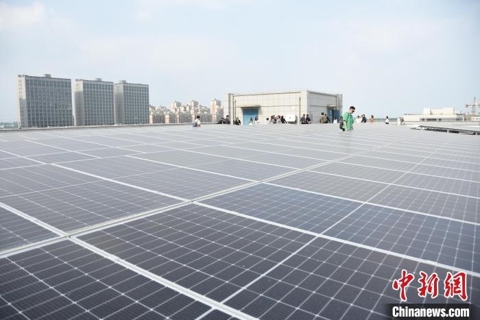 圖為中原人工智能計算中心的光伏項目。王宇攝