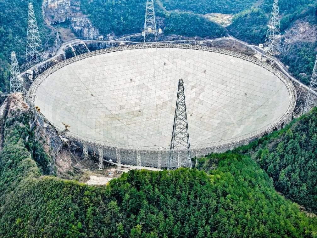 這是2024年2月26日拍攝的位于貴州的“中國天眼”（無人機全景圖片，維護保養(yǎng)期間拍攝）。新華社記者 歐東衢 攝