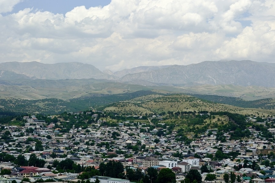 這是2024年6月13日拍攝的塔吉克斯坦首都杜尚別城市風光。新華社記者 鄭開君 攝