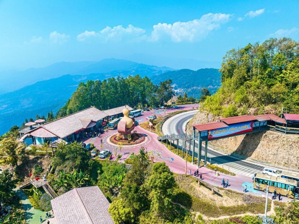 這是位于班洪鄉(xiāng)班洪村下班壩自然村的葫蘆王地AAAA級景區(qū)游客服務(wù)中心。（滄源縣融媒體中心供圖）